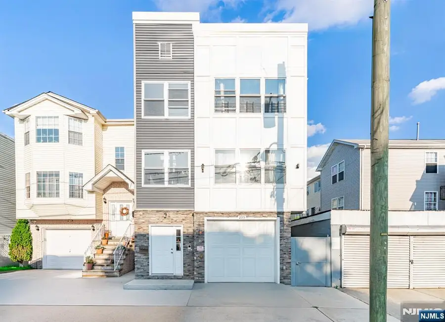 295 N 10th Street, Newark, NJ 07107 - #2