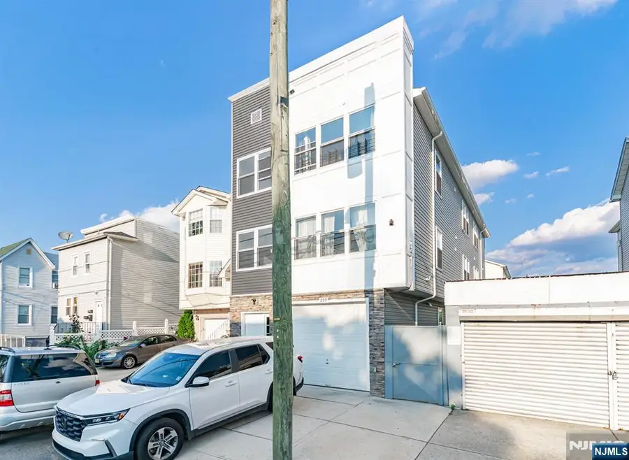 295 N 10th Street, Newark, NJ 07107 - #3