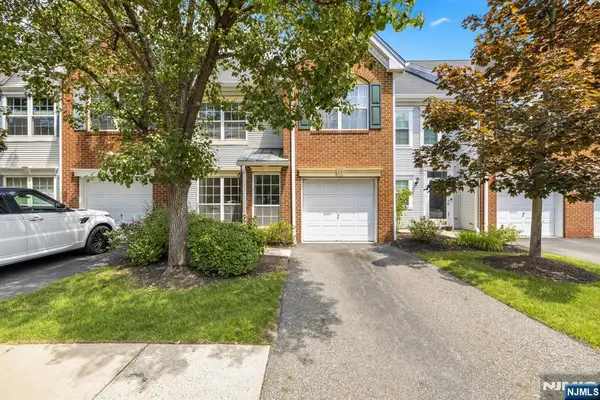 55 Heritage Court, Montville Township, NJ 07082