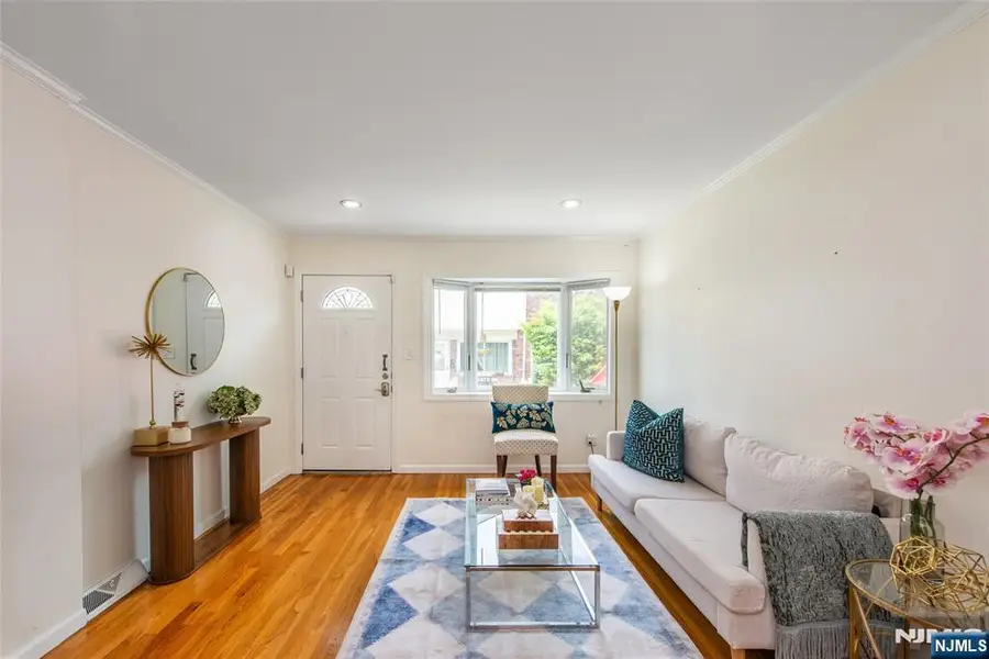 34 Waldo Avenue 13, Jersey City, NJ 07306 - #3