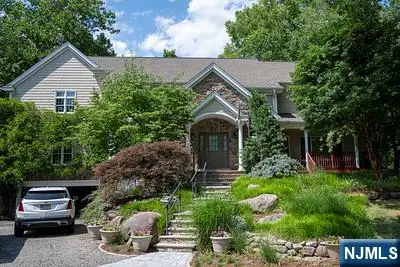 51 Rutherford Place, Montvale, NJ 07645