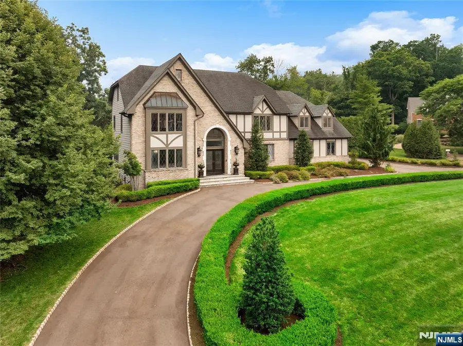 14 Sunflower Drive, Upper Saddle River, NJ 07458 - #2
