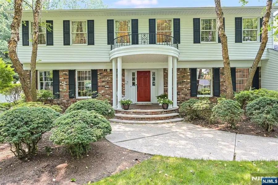 7 Arthur Court, Demarest, NJ 07627 - #2