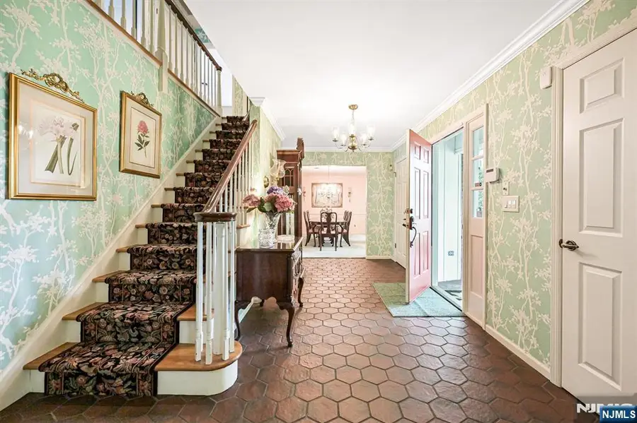 7 Arthur Court, Demarest, NJ 07627 - #3