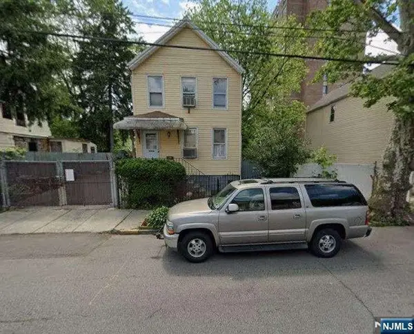 62 Oak Avenue, Irvington, NJ 07111