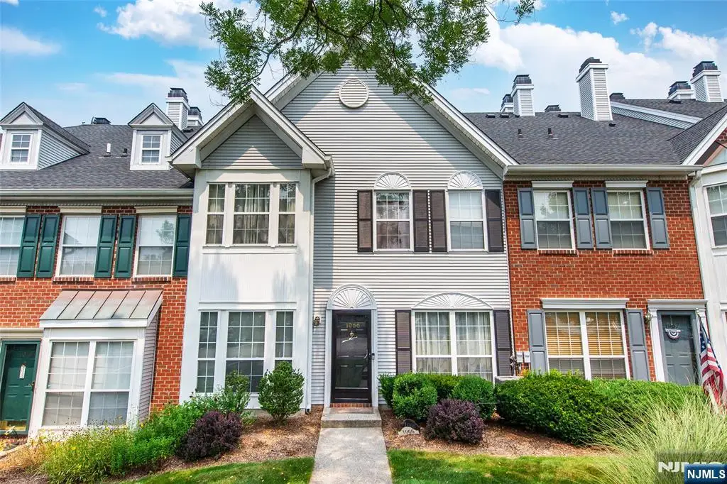 1066 Chedworth Circle, Mahwah, NJ 07430 - #1