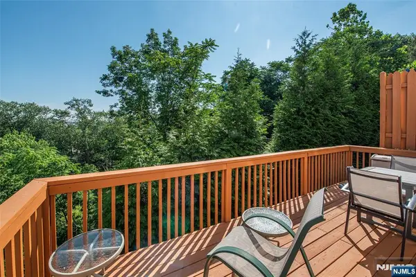 13 Mountainside Drive, Pompton Lakes, NJ 07442