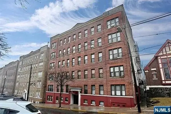 331 79th Street 54, North Bergen, NJ 07047