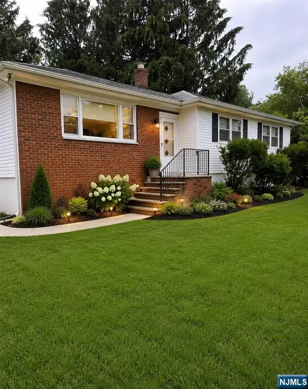 7 Mary Avenue, Montville Township, NJ 07058