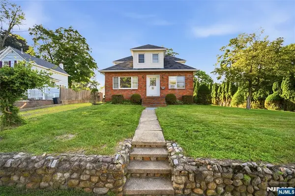 309 Erie Avenue, Midland Park, NJ 07432