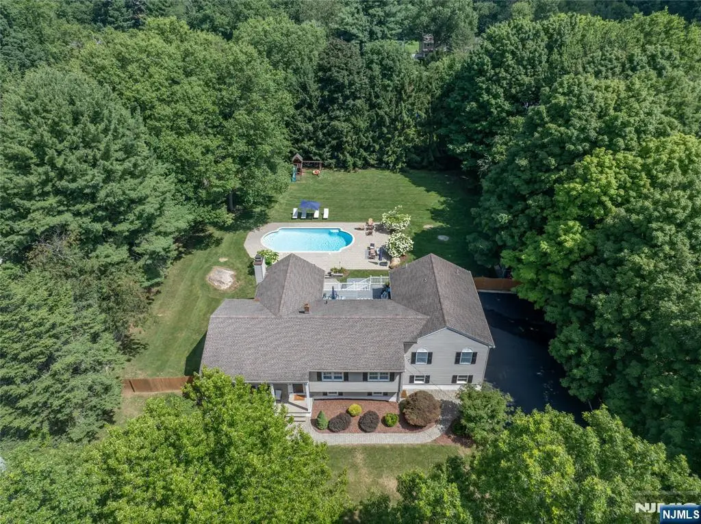 19 Robin Road, Mahwah, NJ 07430 - #1