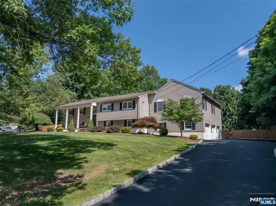 19 Robin Road, Mahwah, NJ 07430 - #3