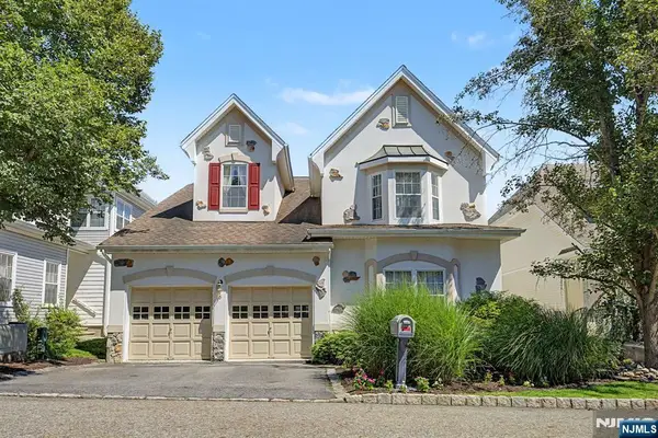 6 Boulder Run, Oakland, NJ 07436