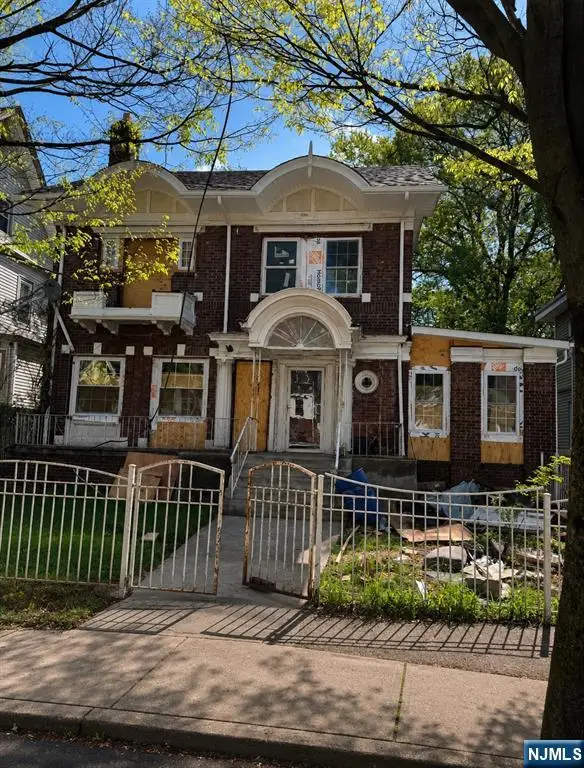 860-862 13th Street, Newark, NJ 07108