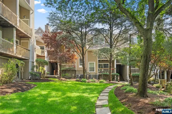 531 Windsor Drive 303, Palisades Park, NJ 07650