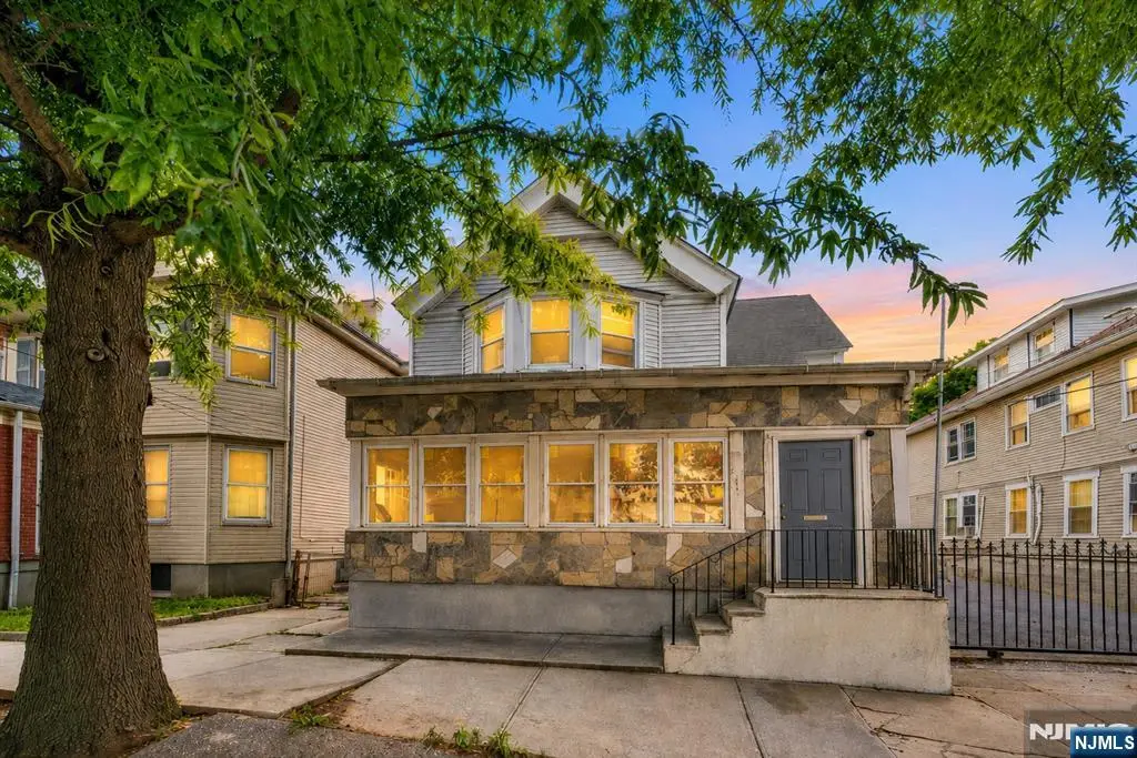 196 S 6th Street, Newark, NJ 07103 - #1