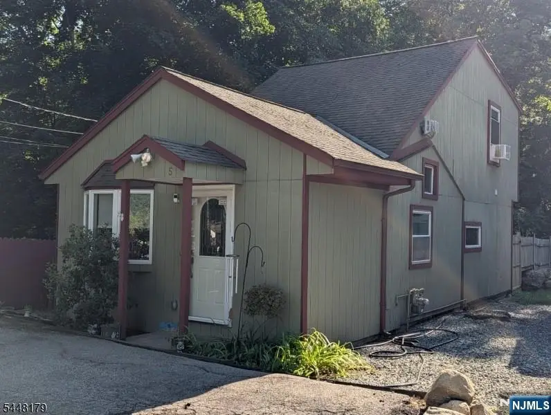 5 Setting Sun Trail, West Milford, NJ 07480 - #1