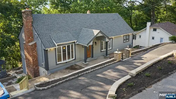 19 Cliffside Trail, Denville Township, NJ 07834
