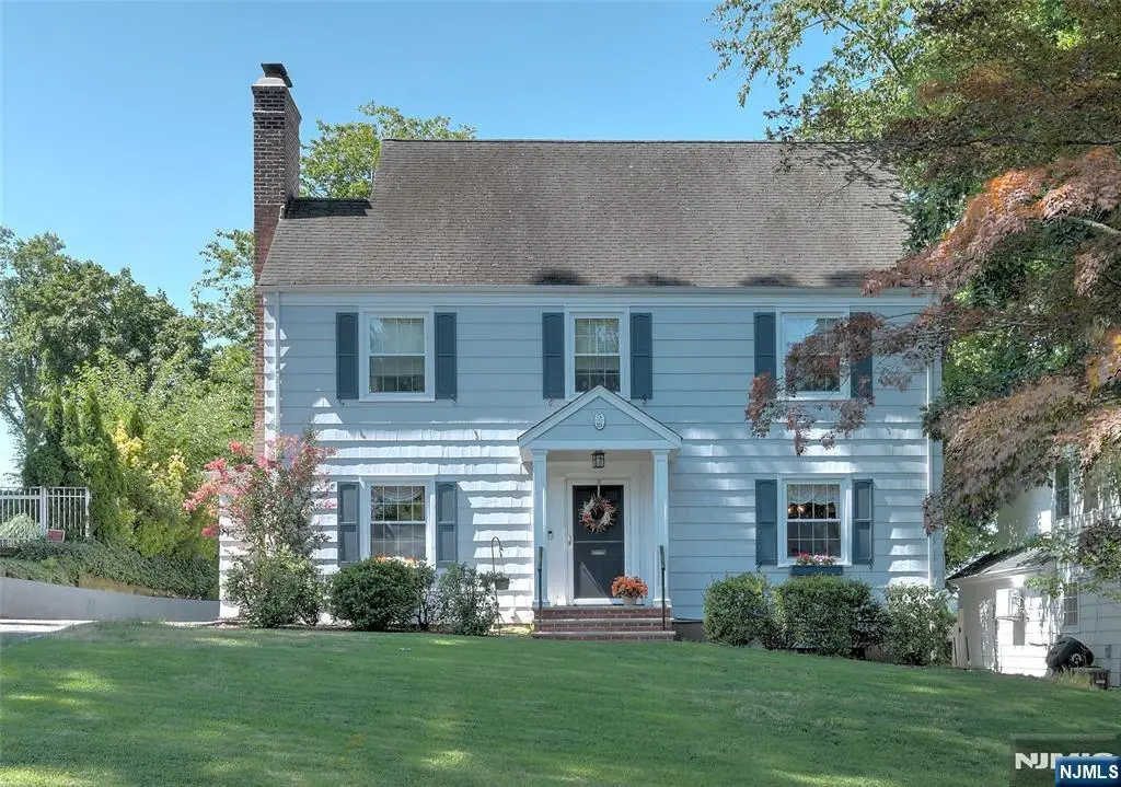 5 Birdseye Glen, Verona, NJ 07044 - #1