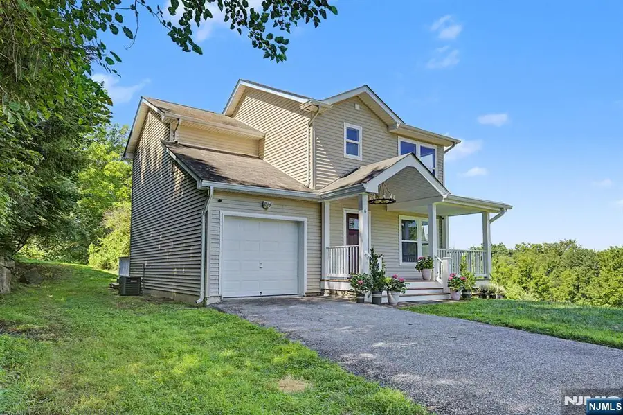 4 Michael Court, Hamburg, NJ 07419 - #2
