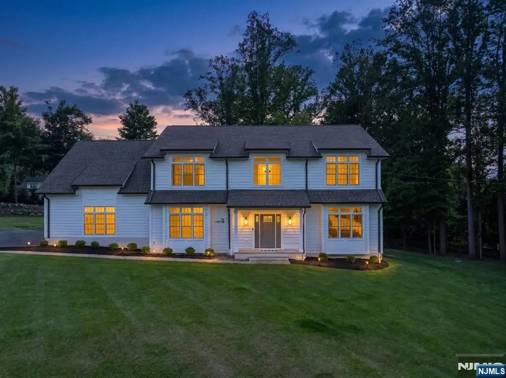 28 Drake Lane, Upper Saddle River, NJ 07458 - #1