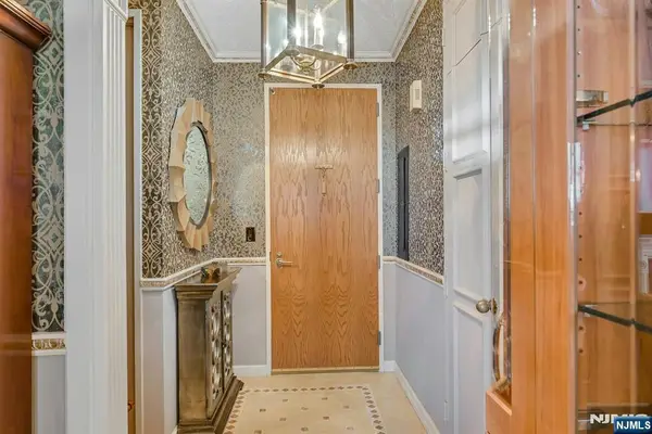 100 Carlyle Drive C06B, Cliffside Park, NJ 07010