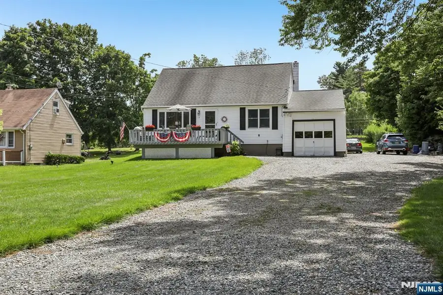 8 Windsor Road, West Milford, NJ 07480 - #3