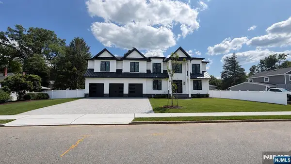 292 Georgian Drive, Paramus, NJ 07652