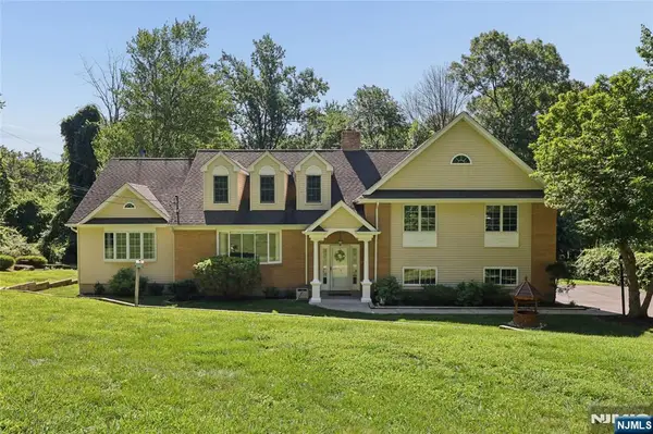 20 Everdale Road, Randolph Township, NJ 07869
