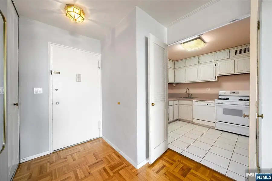 2100 Linwood 17C, Fort Lee, NJ 07024 - #2