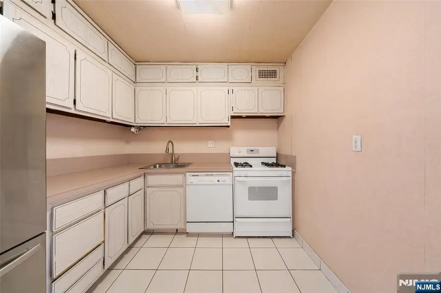 2100 Linwood 17C, Fort Lee, NJ 07024 - #3