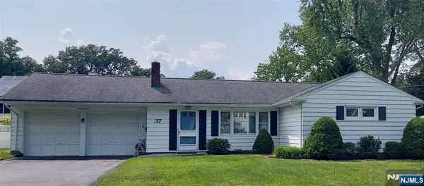 37 Susan Avenue, Midland Park, NJ 07432