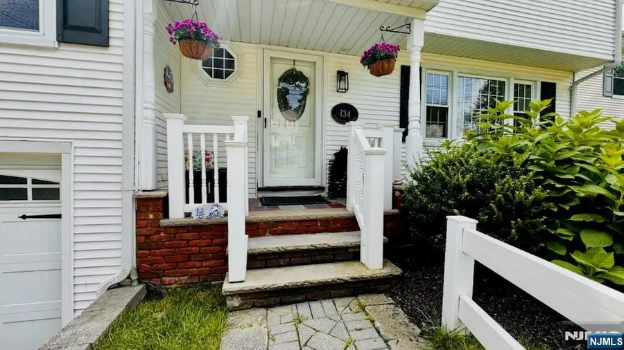 134 Manhattan Avenue, Waldwick, NJ 07463 - #3