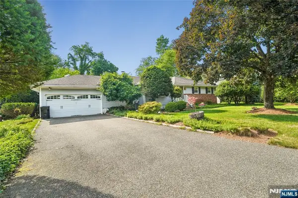 425 Beech Avenue, Paramus, NJ 07652