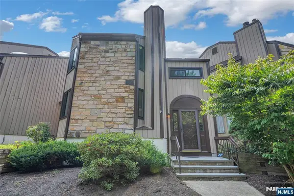 13 Delbarton Court, Washington Township, NJ 07840