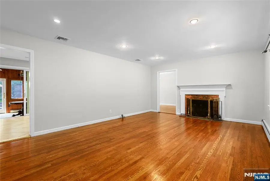 16 Dater Lane, Saddle River, NJ 07458 - #3