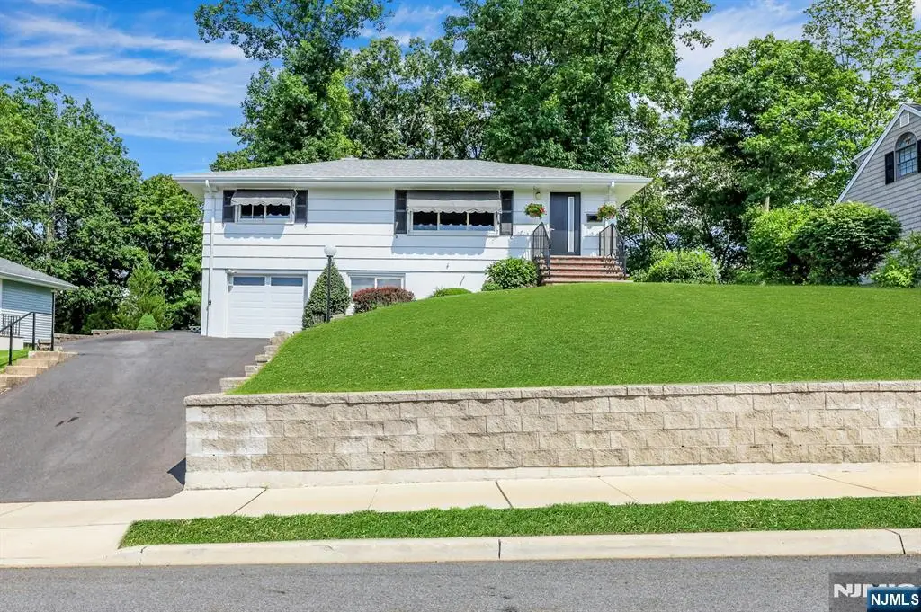 37 Hilltop Terrace, Bloomingdale, NJ 07403 - #1