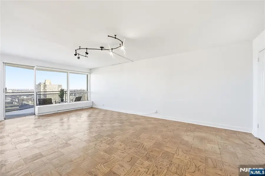 2077 Center Avenue 20F, Fort Lee, NJ 07024 - #3