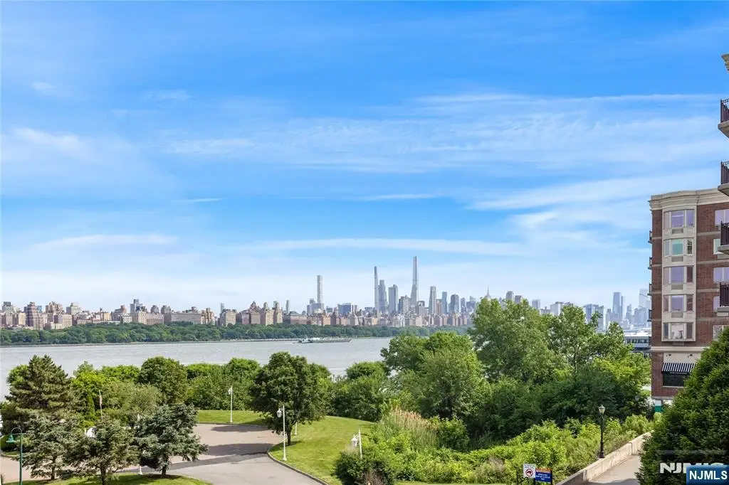 337 The Promenade 337, Edgewater, NJ 07020 - #1