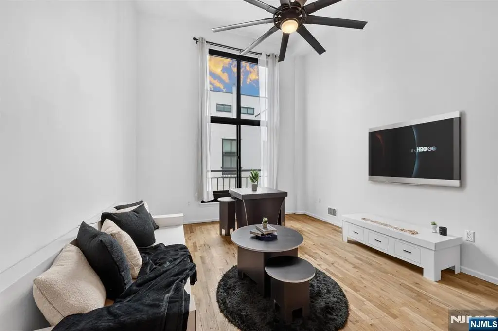 518 Gregory Avenue A-425, Weehawken, NJ 07086 - #1