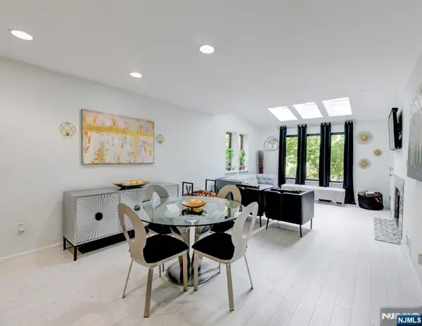 727 Mainsail Lane 727, Secaucus, NJ 07094