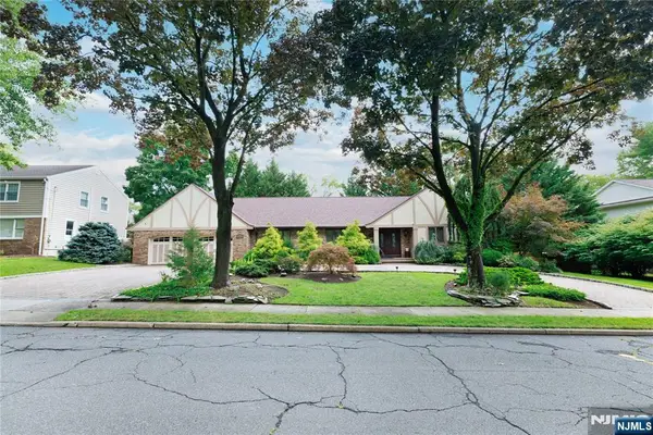 806 Stella Court, Paramus, NJ 07652