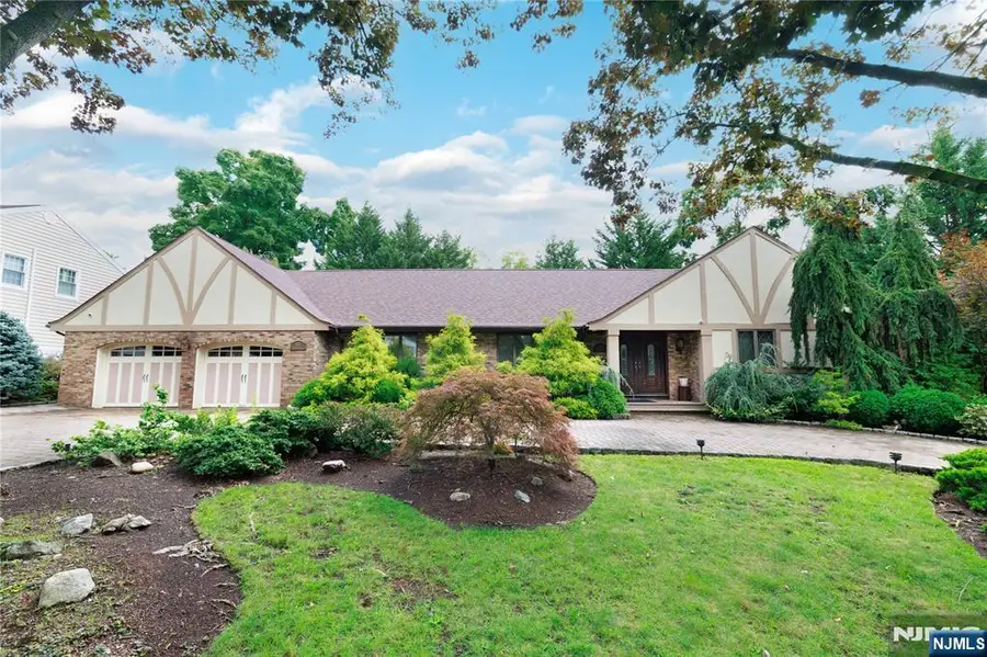 806 Stella Court, Paramus, NJ 07652 - #2
