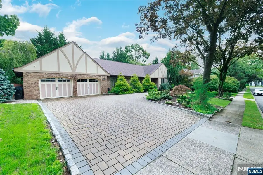 806 Stella Court, Paramus, NJ 07652 - #3