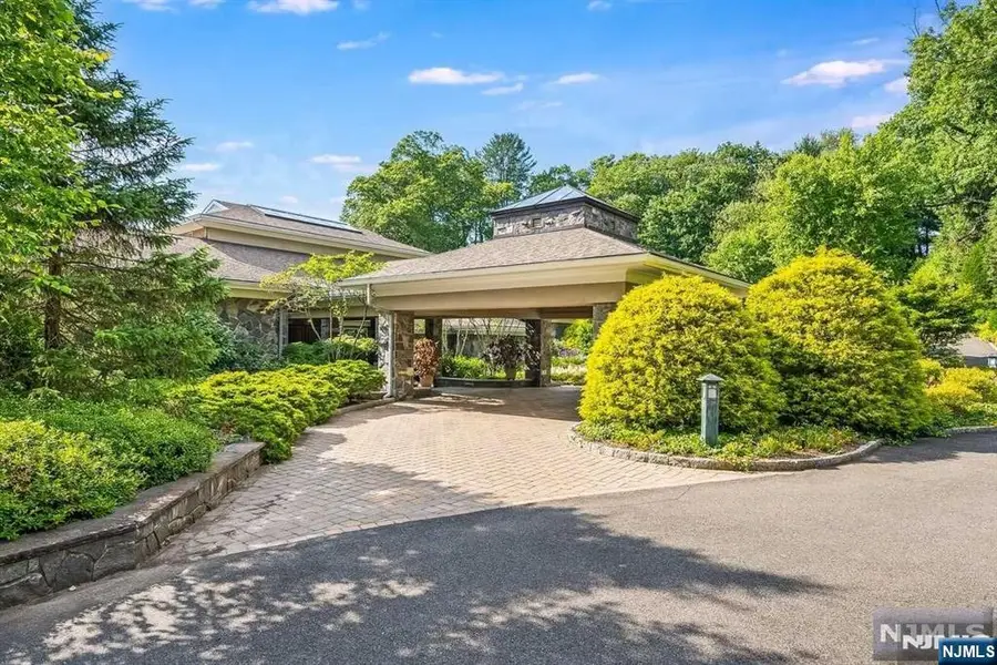 125 Chestnut Ridge Road, Saddle River, NJ 07458 - #2