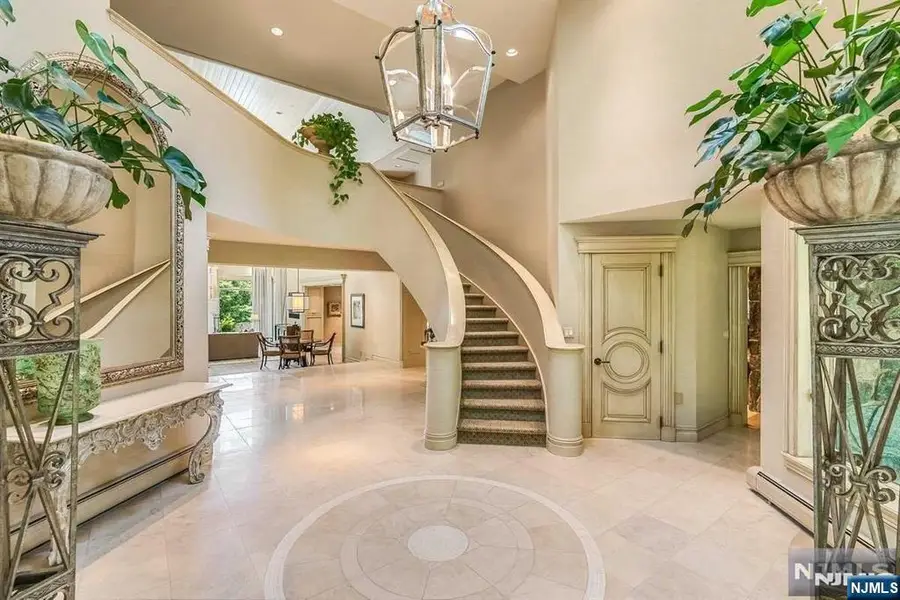 125 Chestnut Ridge Road, Saddle River, NJ 07458 - #3