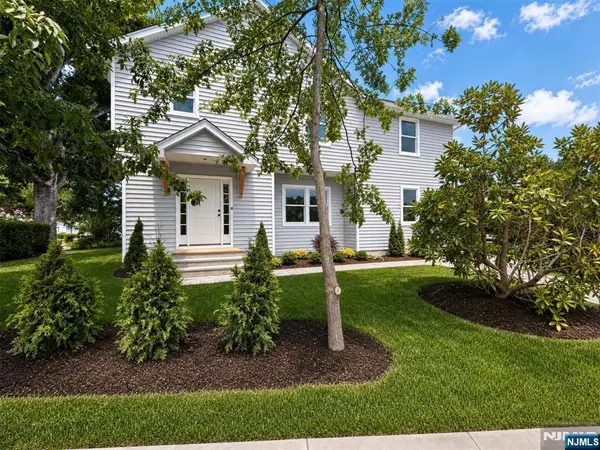 Address Withheld By Seller, Waldwick, NJ 07463