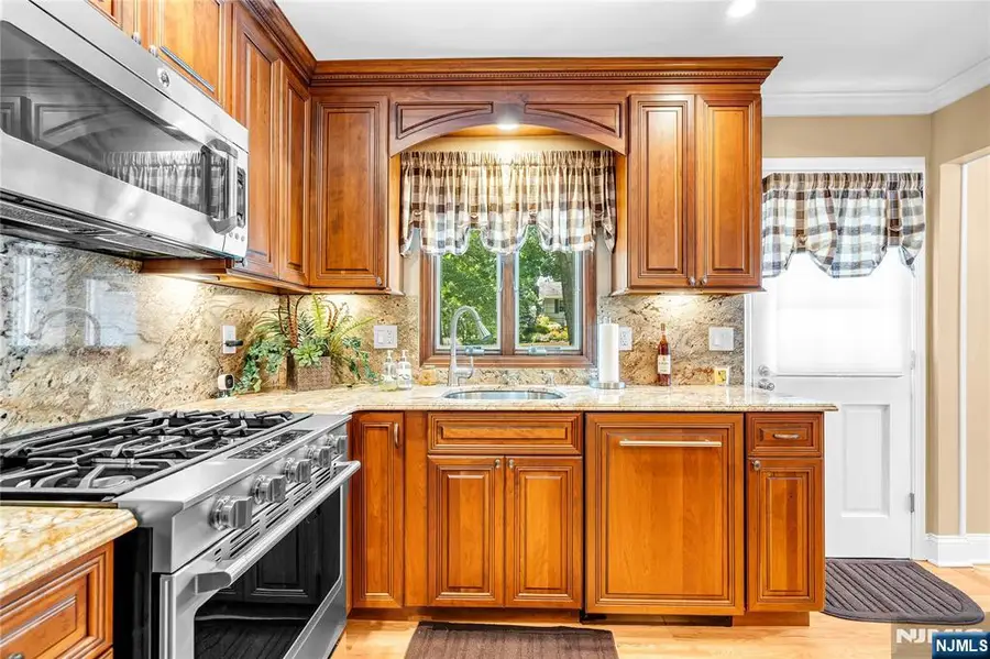 8 Cove Lane Road, Hanover, NJ 07981 - #2