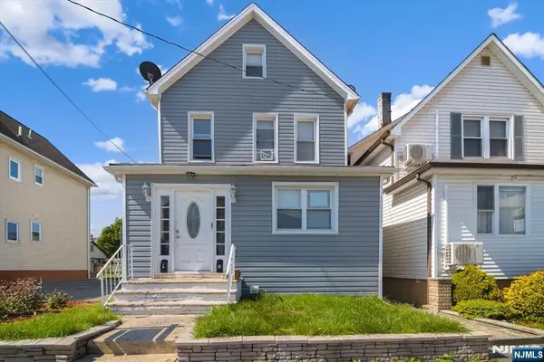 22 Tuttle Street, Wallington, NJ 07057