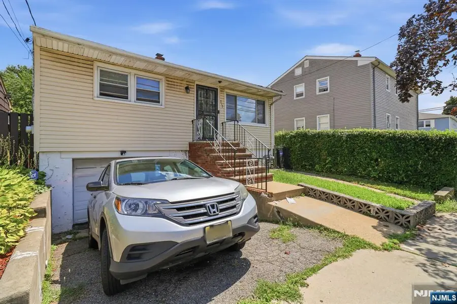 312 Stuyvesant Avenue, Newark, NJ 07106 - #2